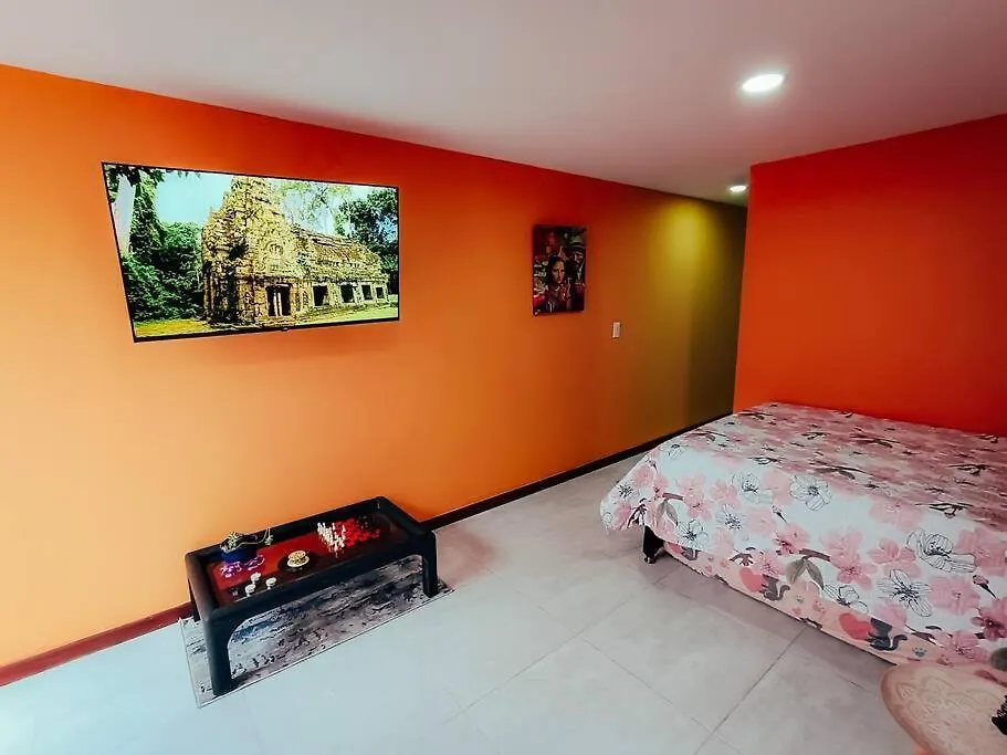 Lindo Apartamento Con Patio Privado. Medellín Appartement