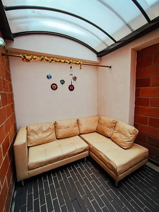 Lindo Apartamento Con Patio Privado. Medellín Colombia