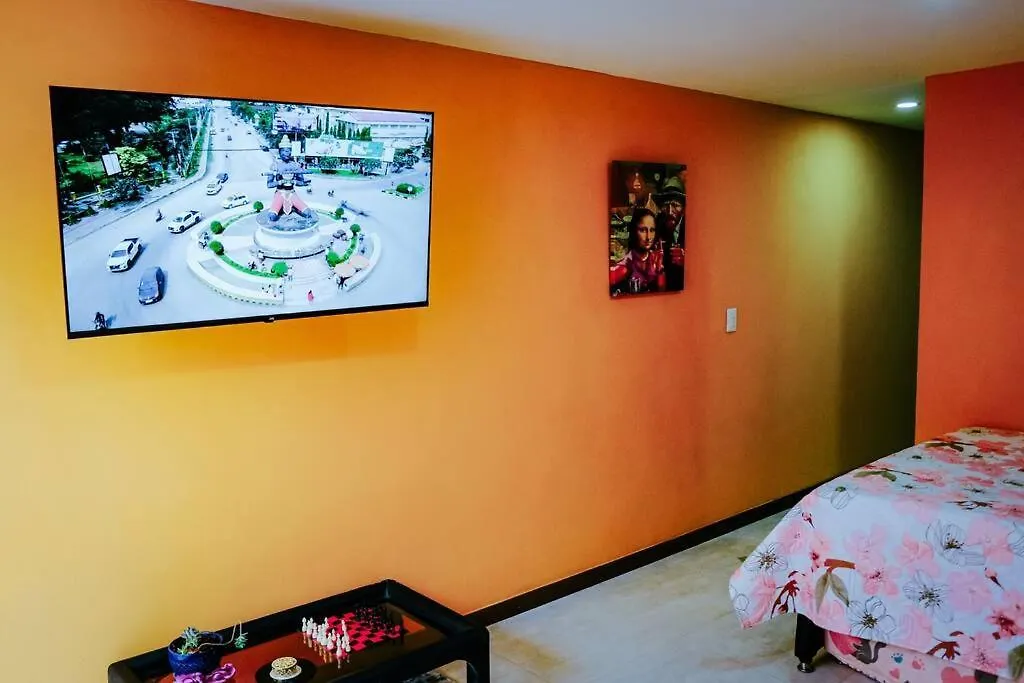Lindo Apartamento Con Patio Privado. Medellín Colombia